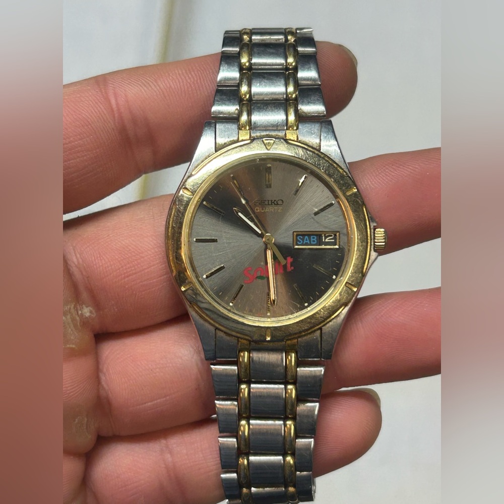 Seiko Quartz “squirt” two-tone stainless steel day-date watch 7N43-6A09